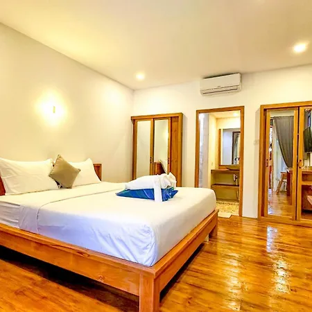 Serene Beach Villa Gili Trawangan Exterior photo