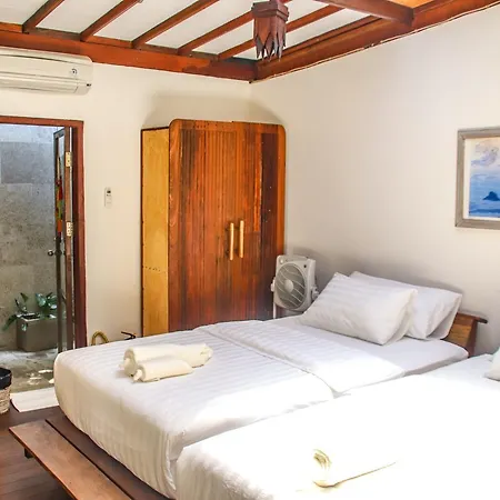 Serene Beach Villa Gili Trawangan Exterior photo